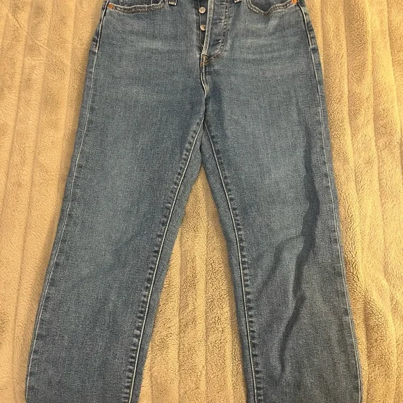Levi's Blue Boot Cut Jeans with Vintage Appeal - Picture 4 of 4